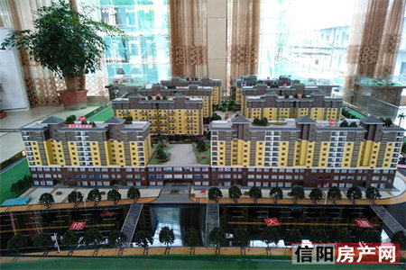 中辰一号院9楼133平三室毛坯带车位平77万可按揭